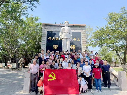 调整大小2024.10.11泉州：浓情满溢重阳节_情系慰问老党员 (3).jpg